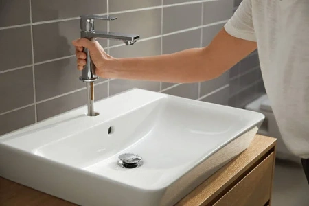 Фото смеситель для раковины hansgrohe rebris e 72560000