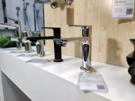 Фото смеситель для раковины hansgrohe rebris e 72557000