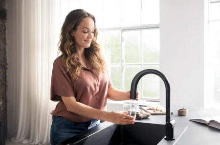Фото смеситель для кухонной мойки hansgrohe aqittura 76803670