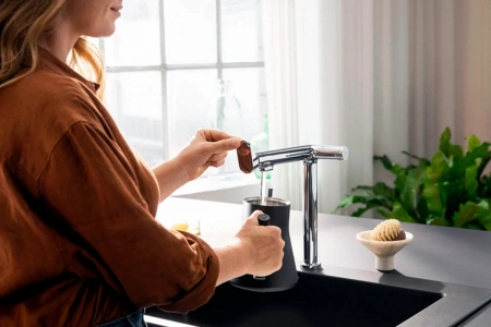 Фото смеситель для кухонной мойки hansgrohe aqittura 76804000